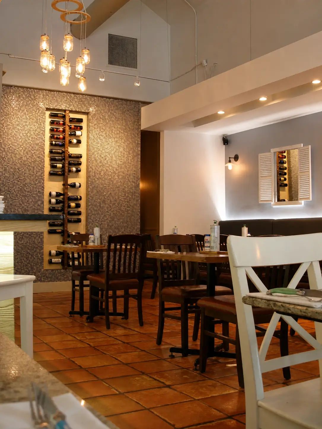 Greektown — Restaurant dining room