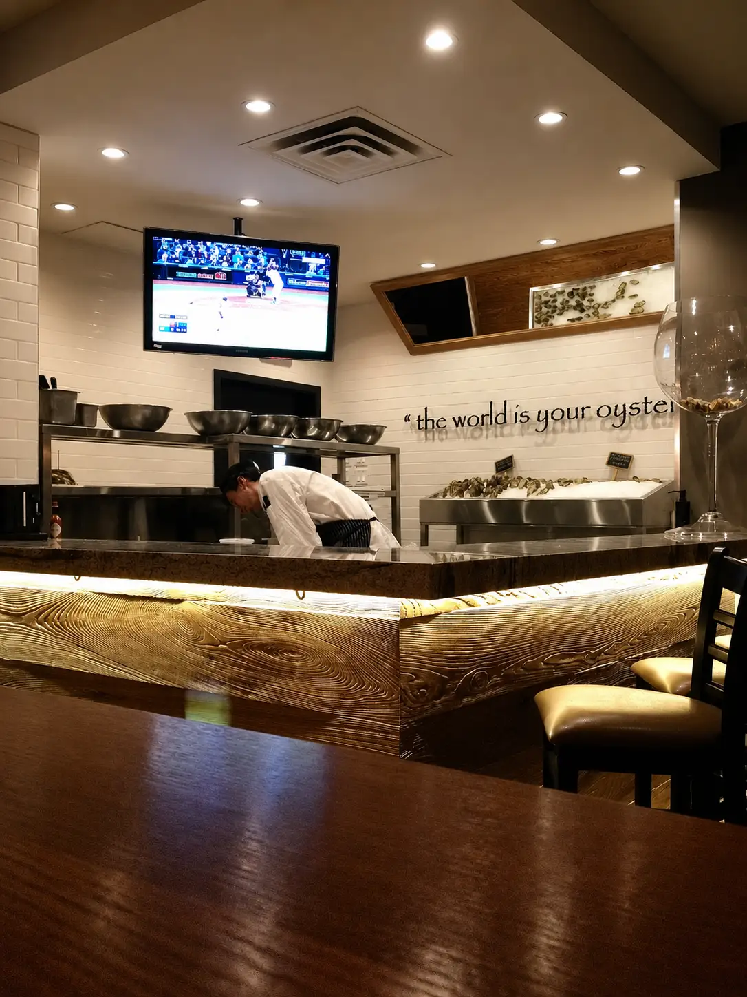 Merchants — Curved bar