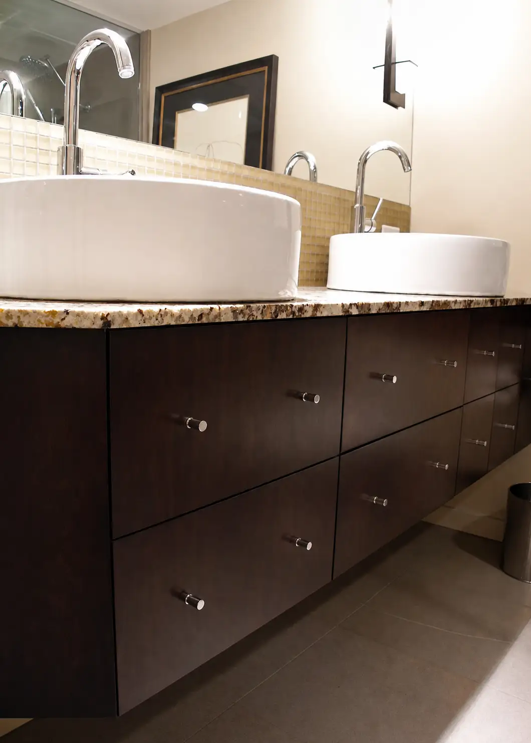 Condo — Double vanity