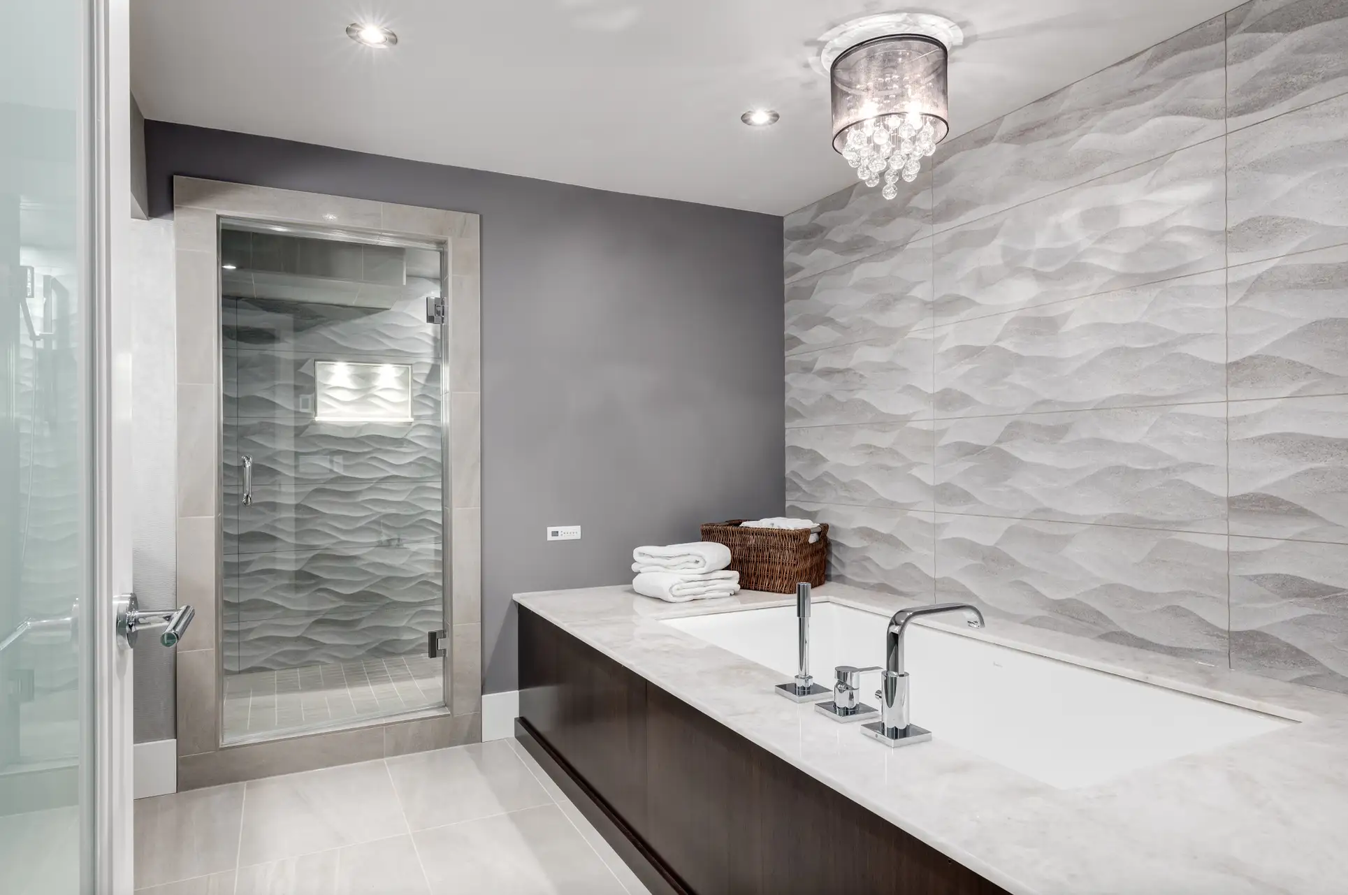 Varsity — Primary bathroom tub