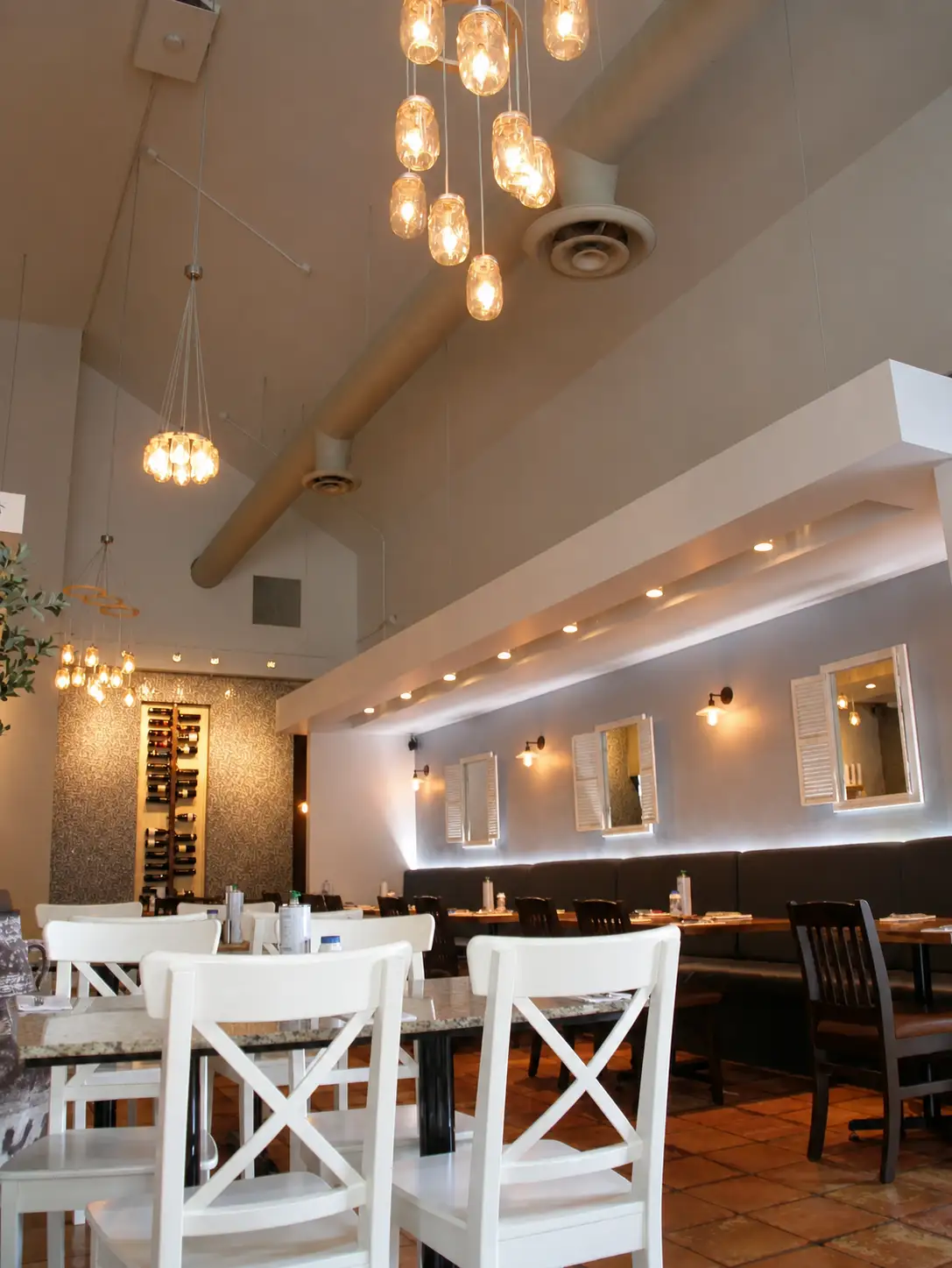 Greektown — Restaurant dining room wide