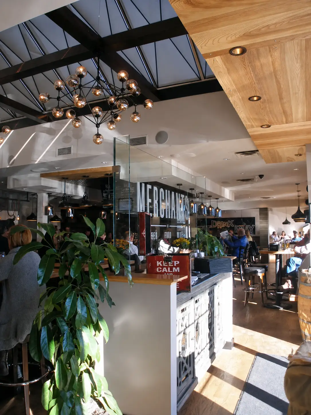 Merchants — Restaurant interior