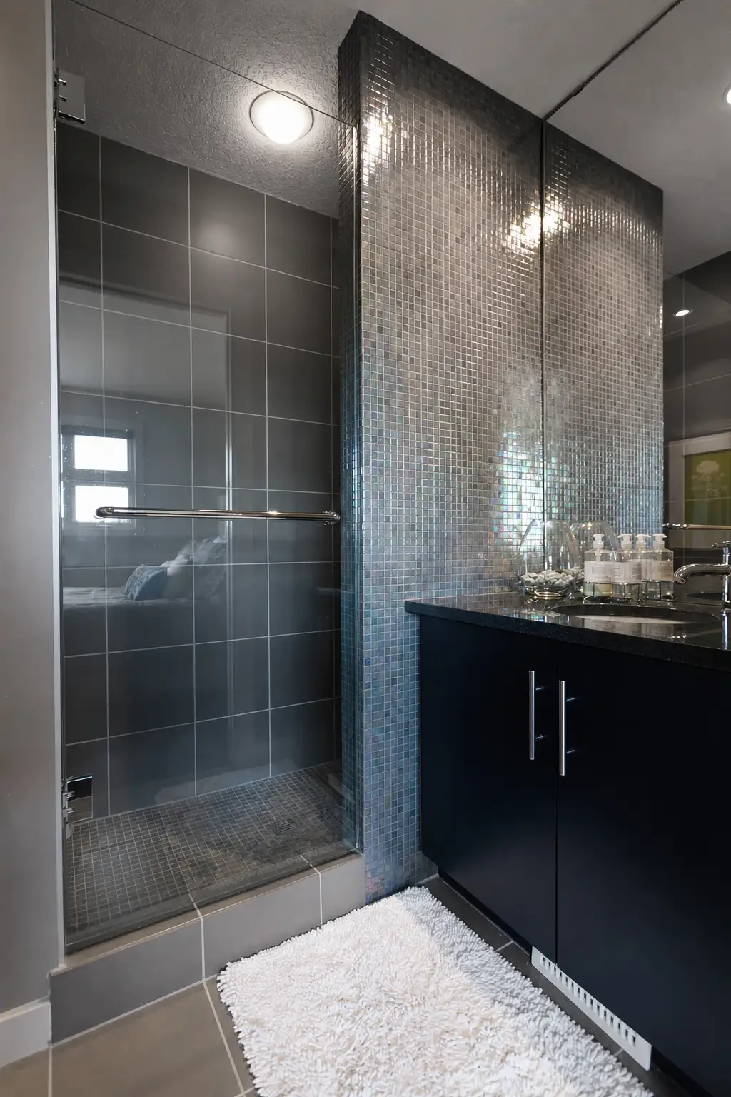 The Olive — Glass shower