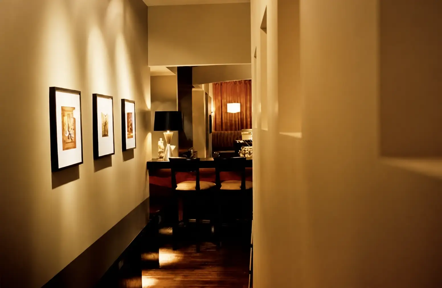 Hospitality — Restaurant dining corridor
