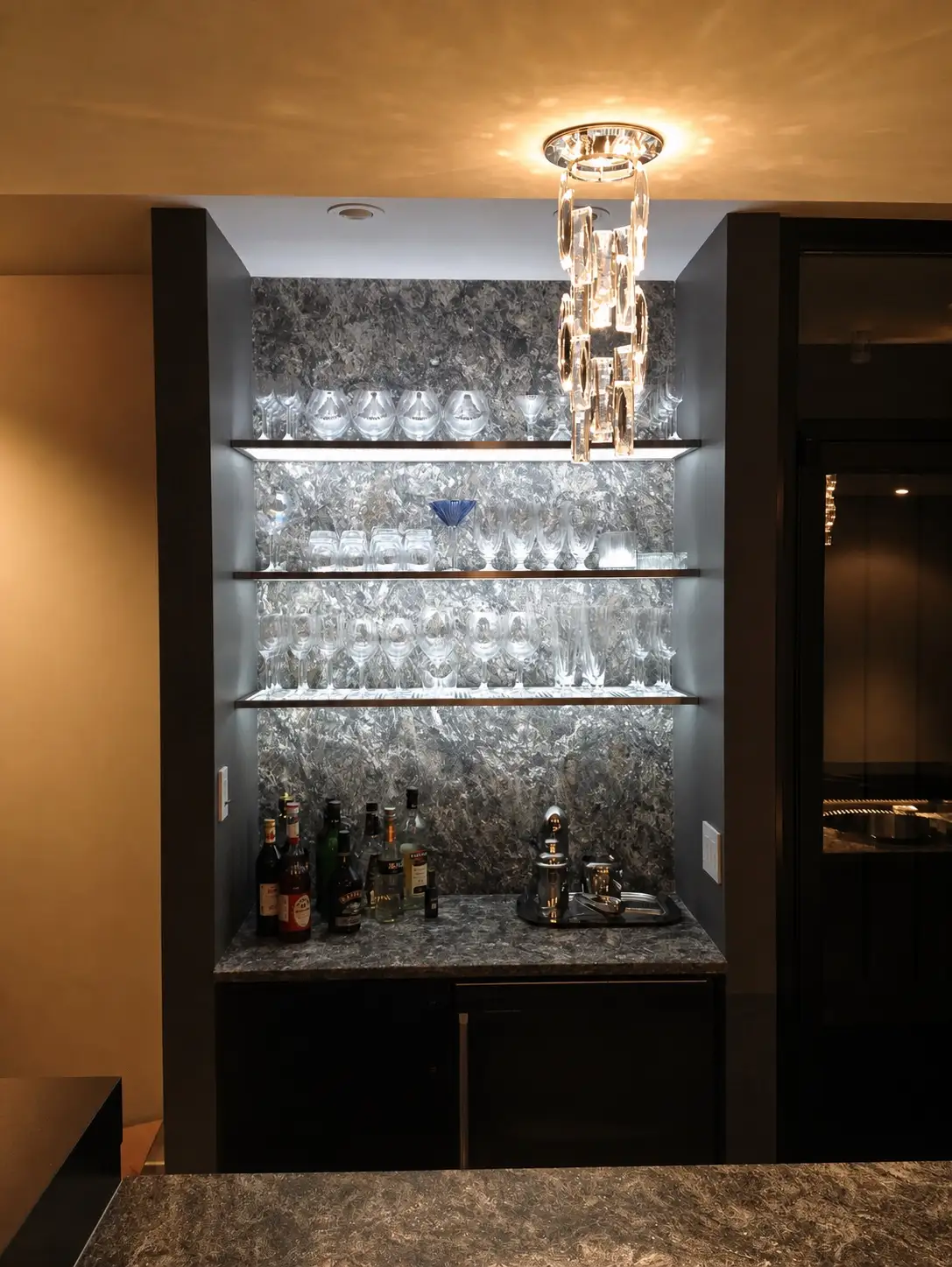 Windsor — Backlit bar display