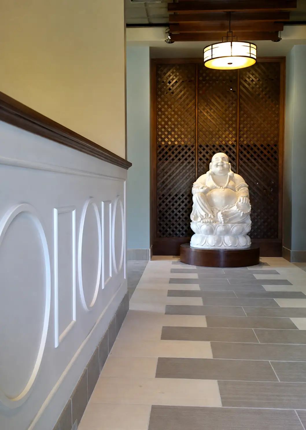 Hospitality — Restaurant statue foyer