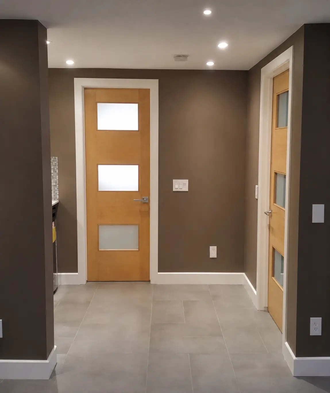Hillcrest — Entry corridor